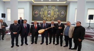 Tekin, Erzurum'da cemevini ziyaret etti